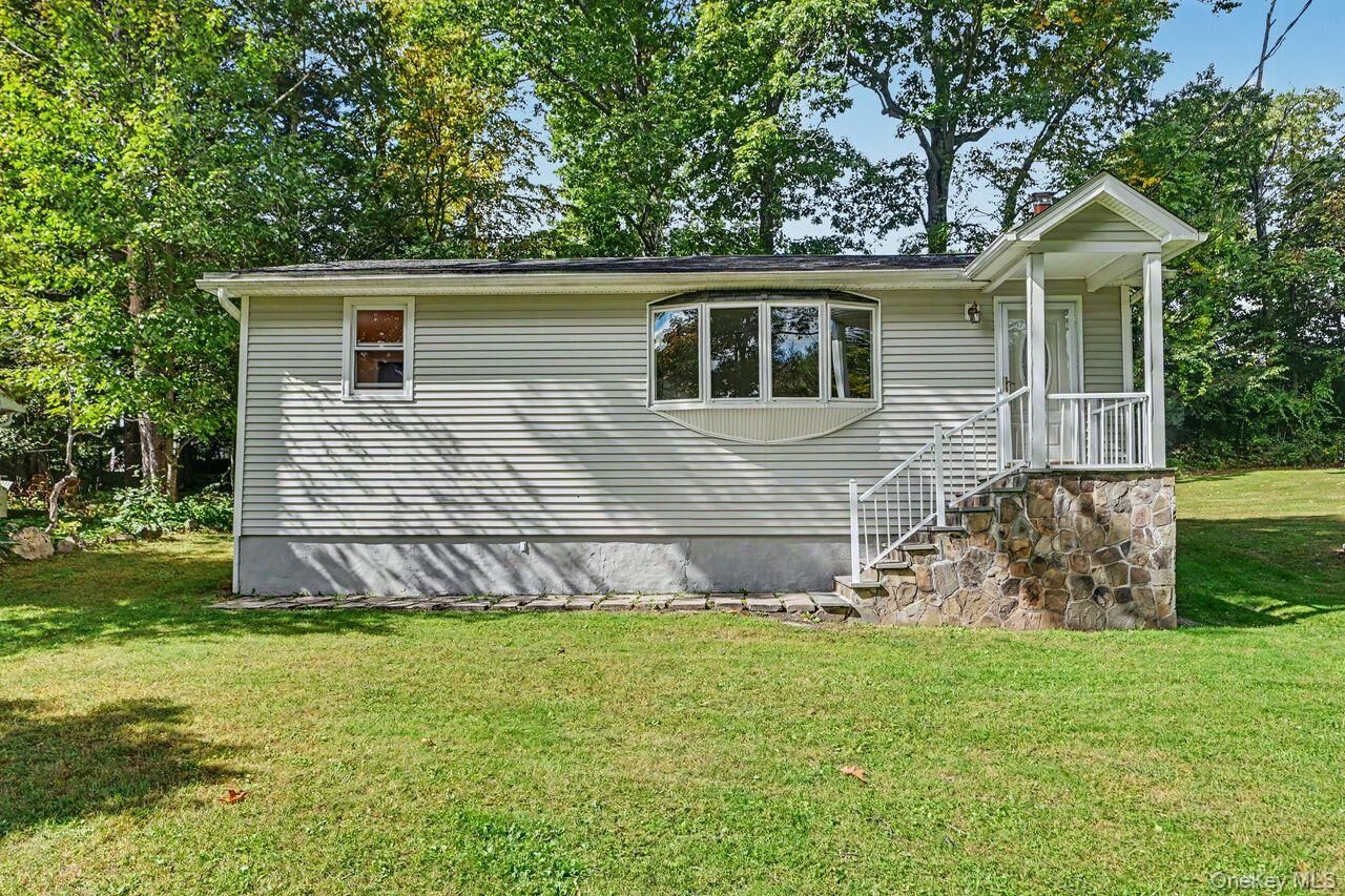 Property Photo:  10 Palisades Road  NY 12563 