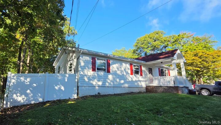 Property Photo:  12 Nord Park Boulevard  NY 11953 