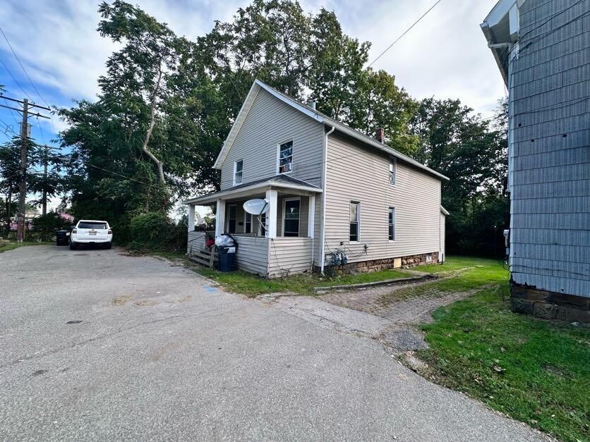 Property Photo: 43 Lind Ave OH 44903