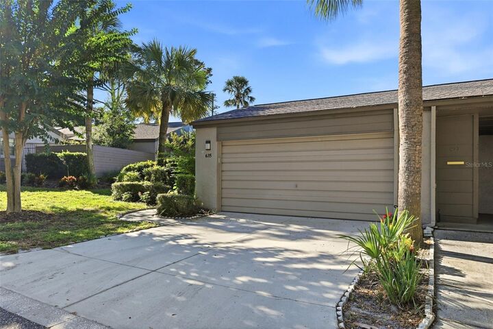 Property Photo:  635 Woodridge Drive  FL 32730 