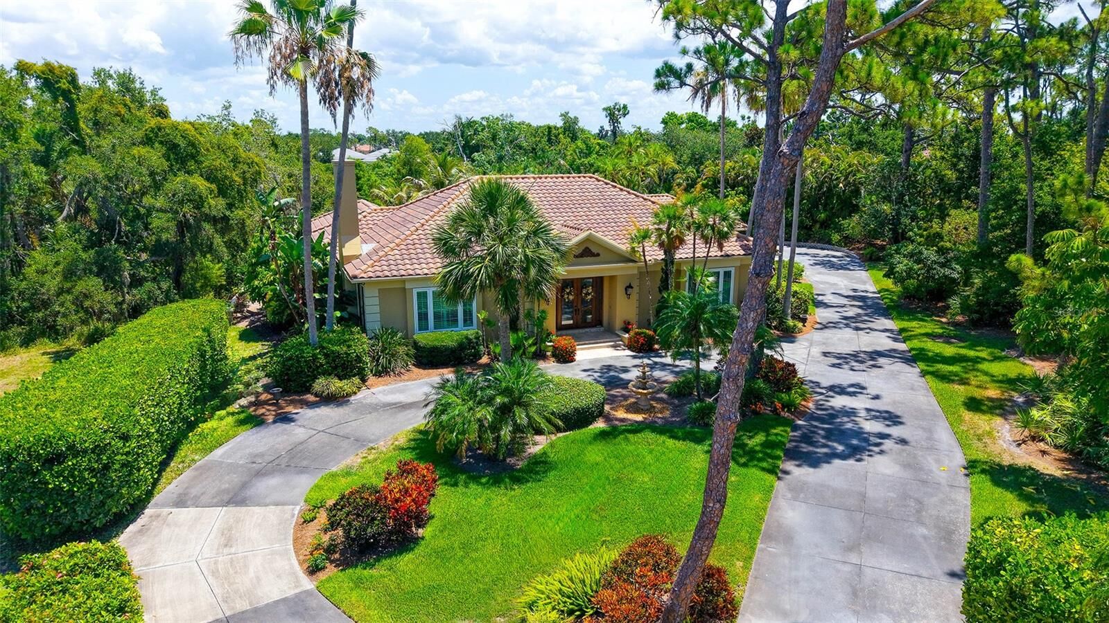 Property Photo: 422 Blue Garden Lane FL 34229