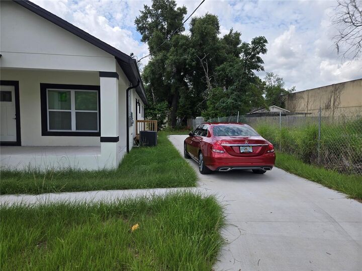 Property Photo:  701 E Linebaugh Avenue  FL 33612 