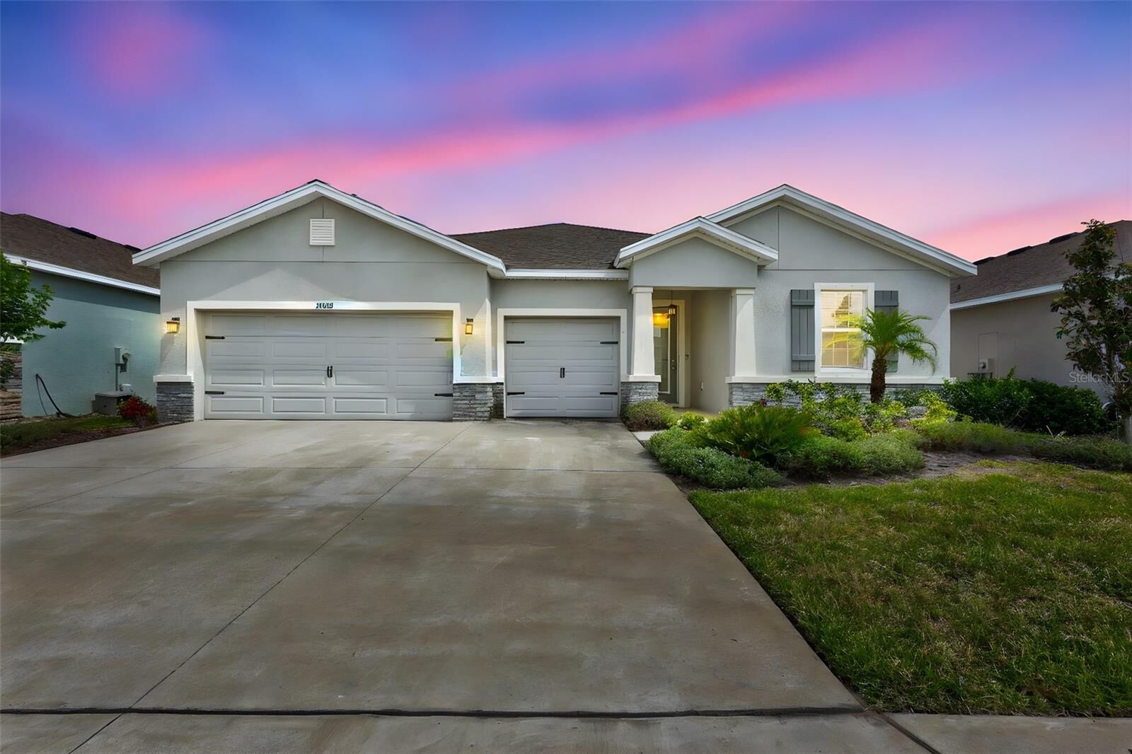 Property Photo: 17032 Harvest Moon Way FL 34211