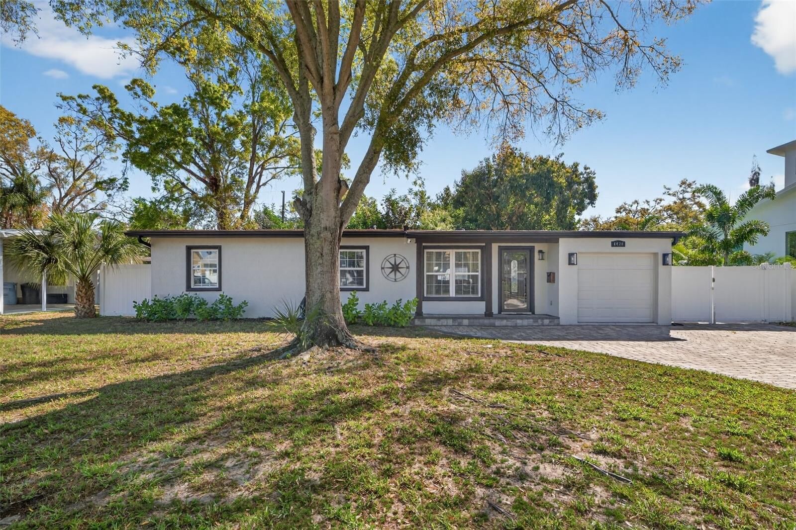 Property Photo: 4420 Pompano Drive SE FL 33705