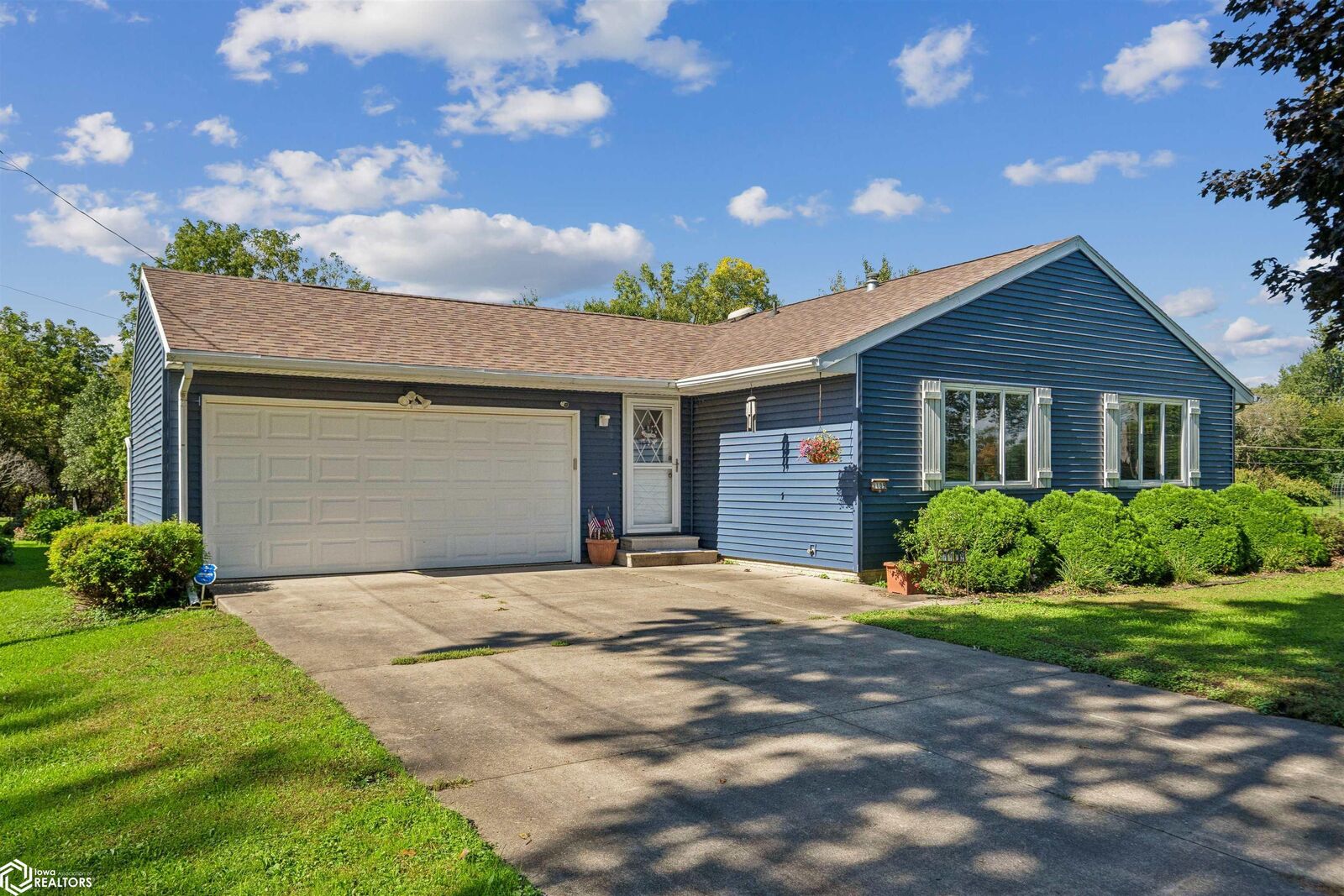 Property Photo:  1109 S 12th Street  IA 50158 