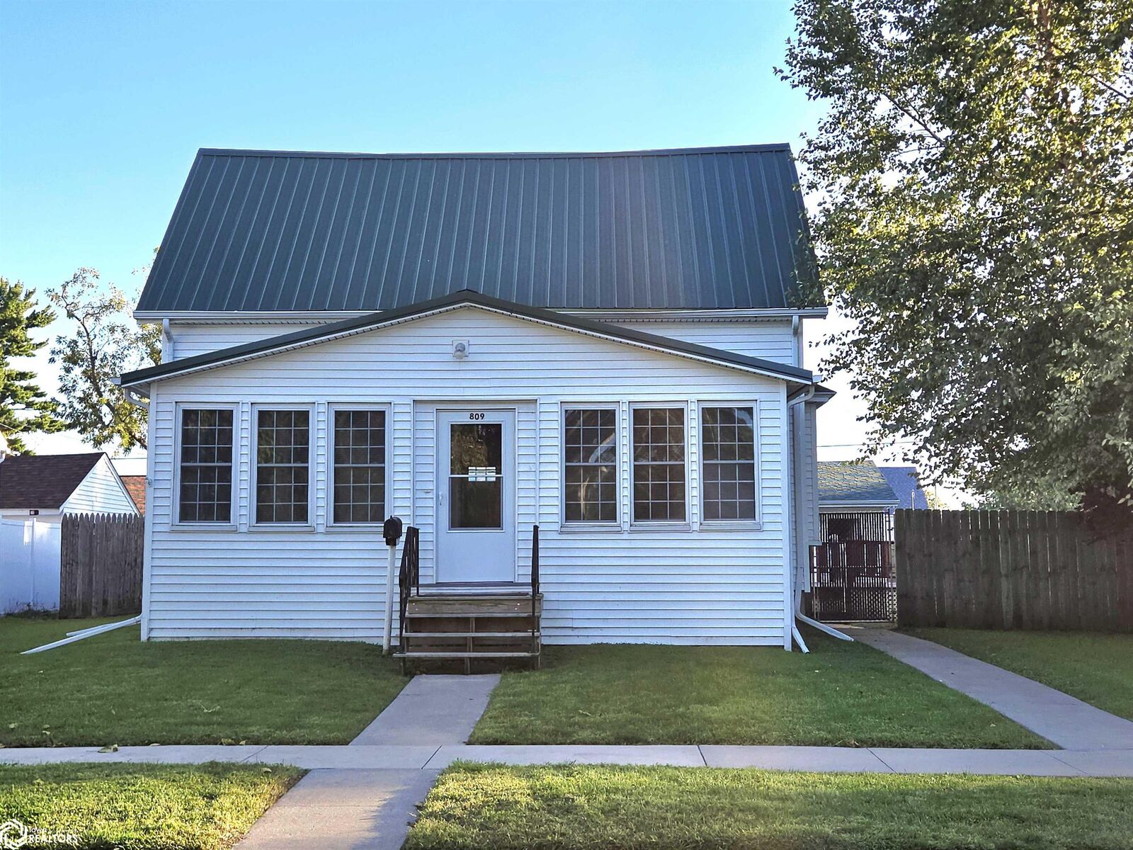 Property Photo:  809 Hedge Avenue  IA 52601 