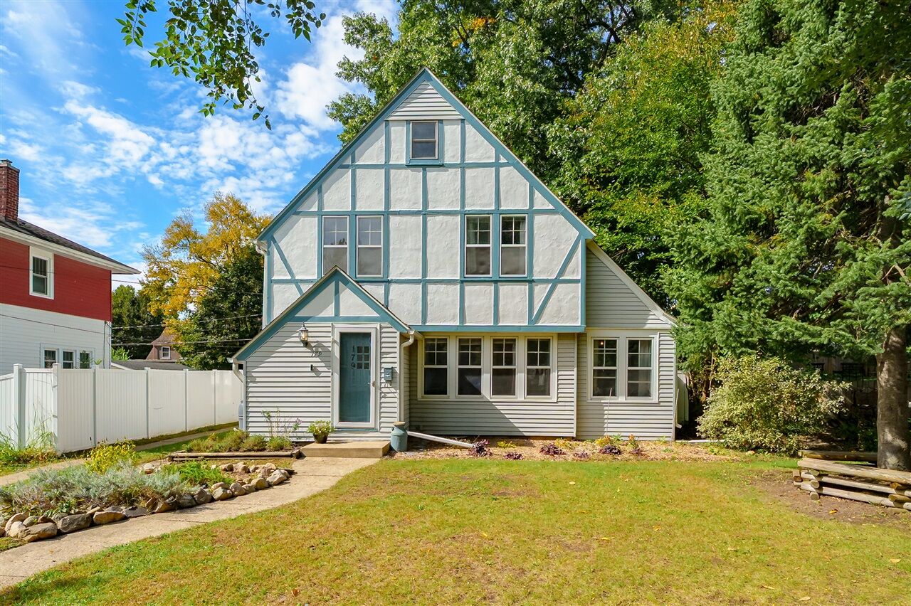 Property Photo:  179 N Union Street  MI 49017-4748 