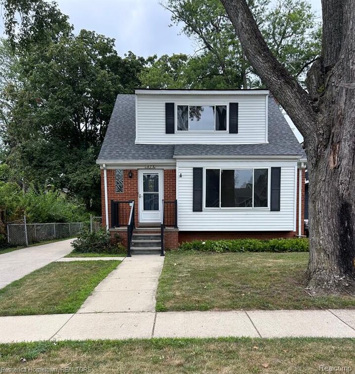 Property Photo:  475 N Harvey (Fl 2) Street  MI 48170 1224 