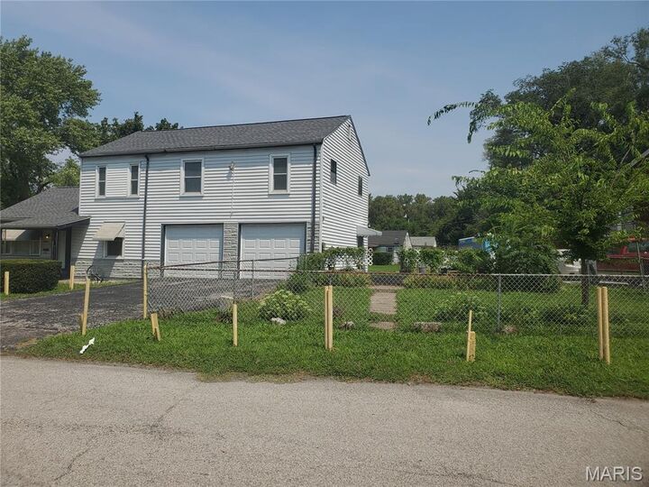Property Photo:  3601 Summit Avenue  IL 62205 