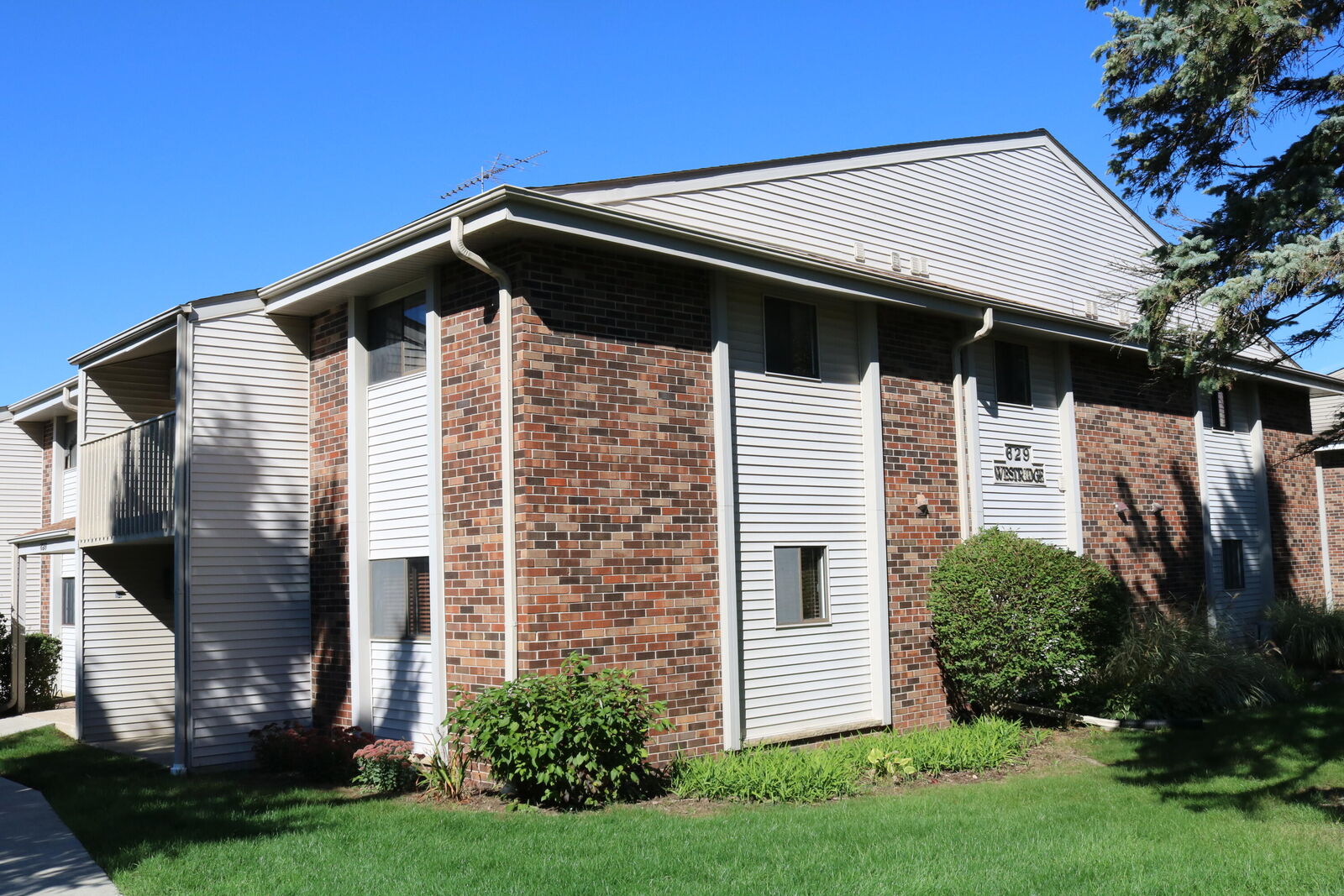 Property Photo: 629 Westridge Dr WI 53095