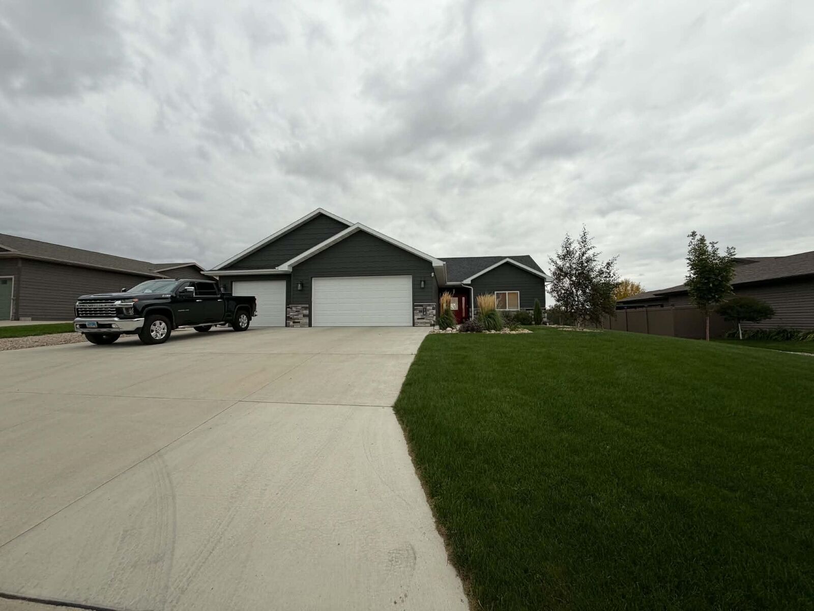 Property Photo:  14 Hilltop Court  ND 58722 