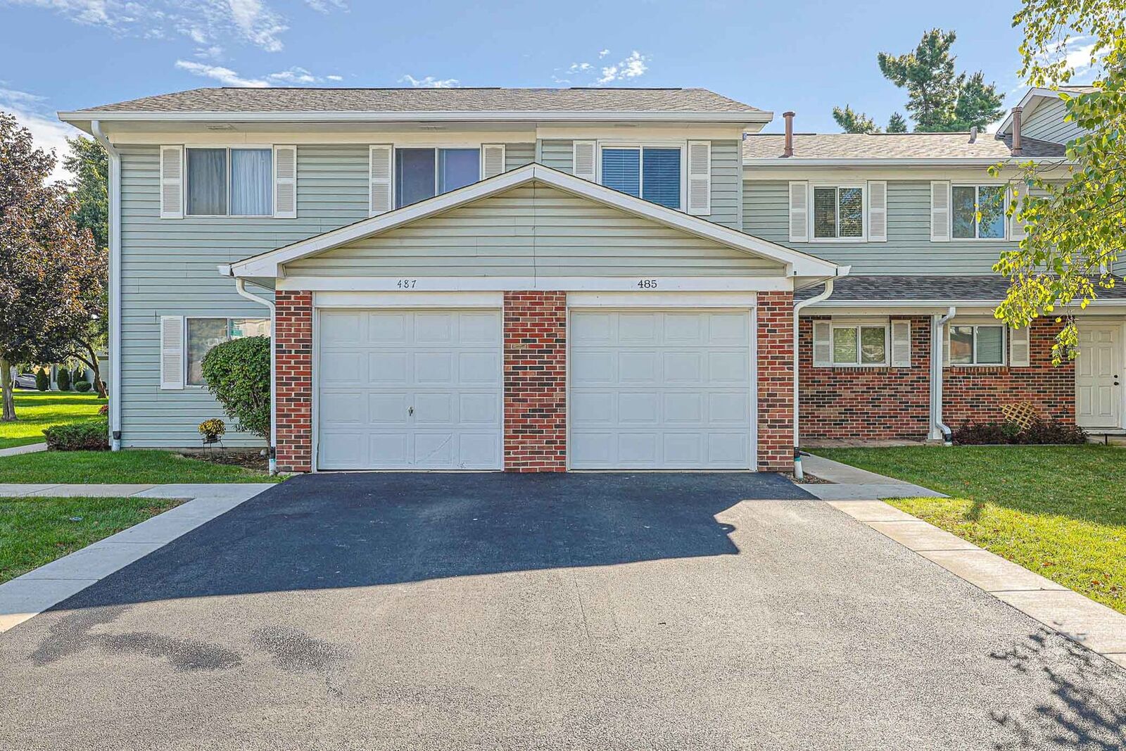 Property Photo: 485 Esselen Court IL 60188