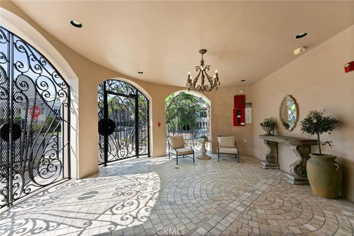 Property Photo:  850 N Croft Avenue 306  CA 90069 