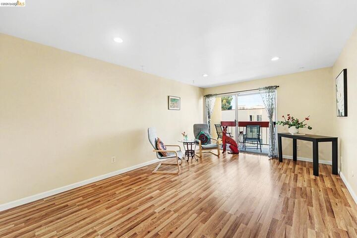 Property Photo: 2005 Pleasant Valley 215 CA 94611-4622