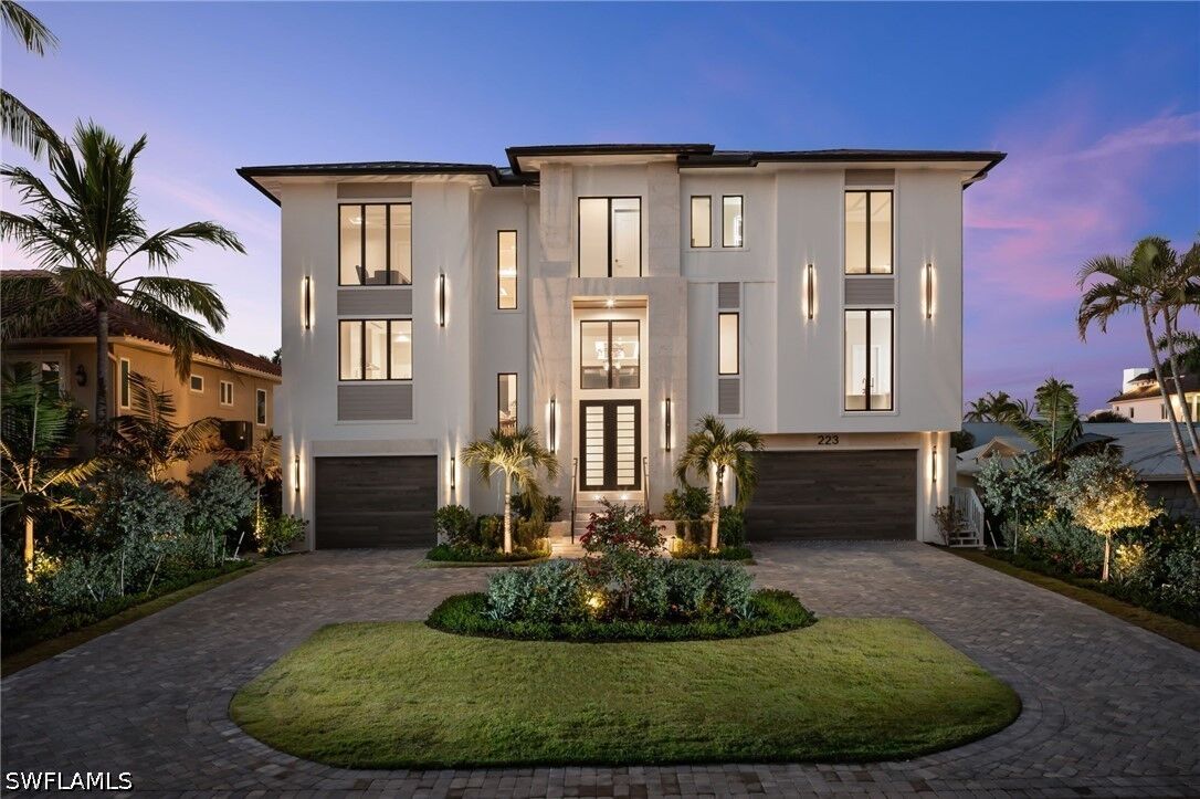 Property Photo: 223 Bayview Avenue FL 34108