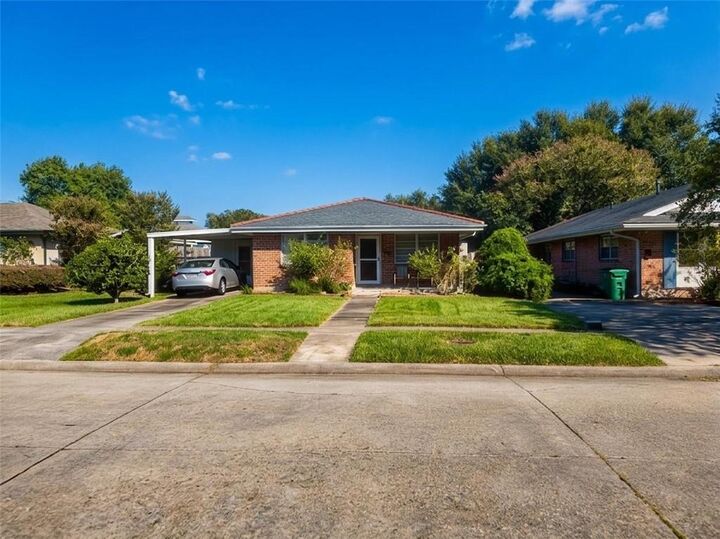 Property Photo: 933 Brockenbraugh Court LA 70005