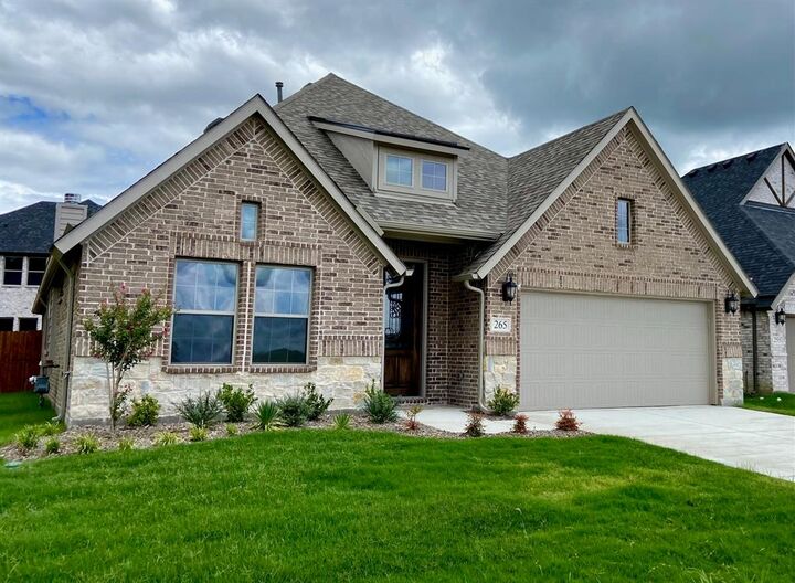 Property Photo: 394 Willie's Court TX 76273