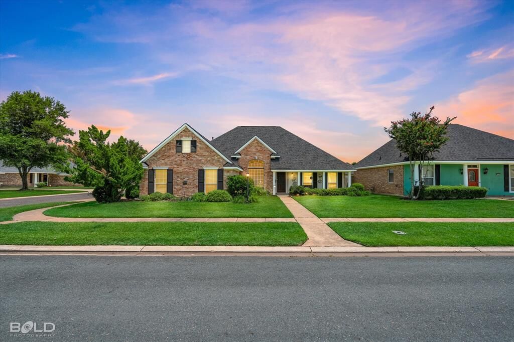 Property Photo: 3301 Colonial Drive LA 71111
