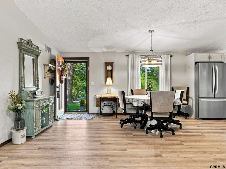 Property Photo: 9109 Bellvue Drive NE 68048-4505