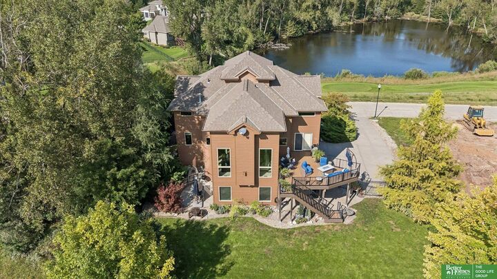 Property Photo: 1421 E Ridge Way NE 68003