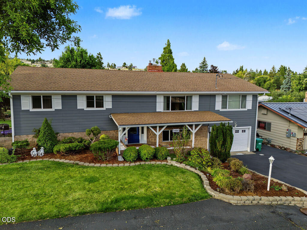 Property Photo: 2460 Redwood Drive OR 97601