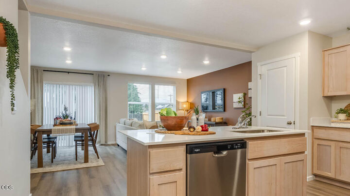 Property Photo:  61018 SE Buxton Loop  OR 97702 