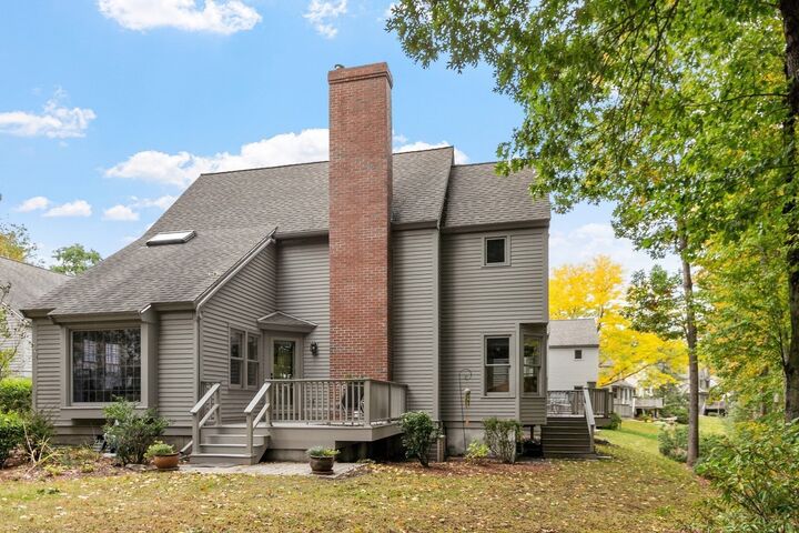 Property Photo:  17 Wintergreen Ct 17  MA 01462 