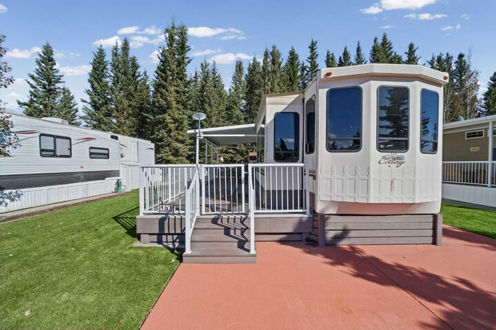 Property Photo:  32379 Range Road 55 181  AB T0M 1X0 