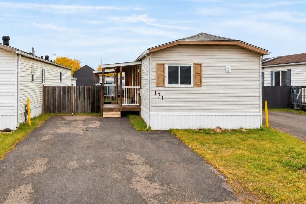 Property Photo:  171 Grant Way  AB T9H 5J3 
