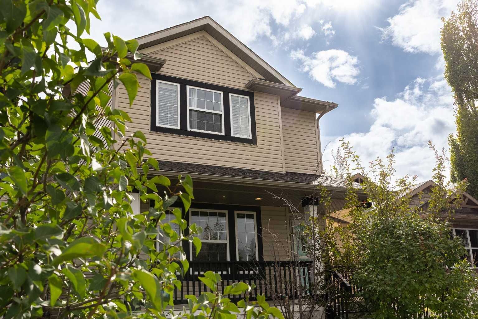Property Photo:  196 Eversyde Circle SW  AB T2Y 4T4 