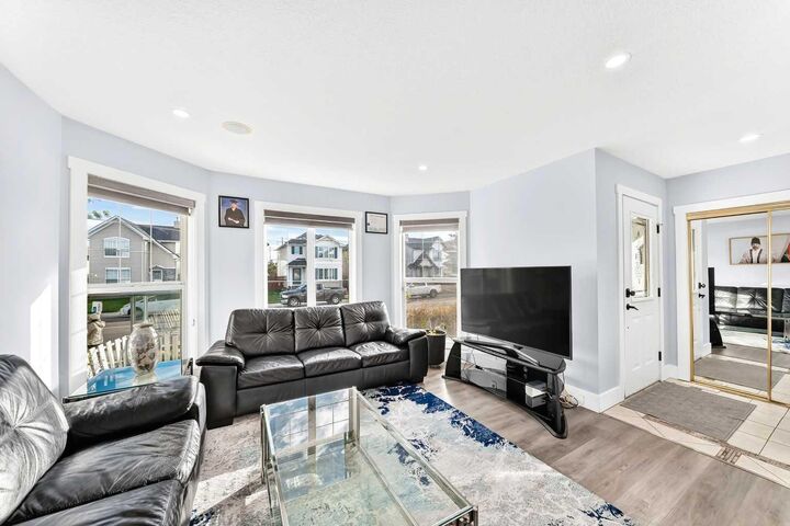 Property Photo:  380 Taradale Drive NE  AB T3J 4S2 