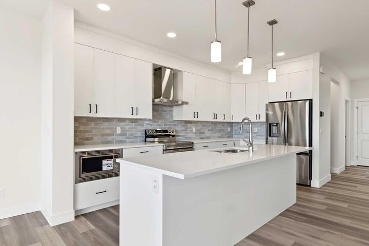 Property Photo:  138 Silver Spruce Road SW  AB T2X 6L3 