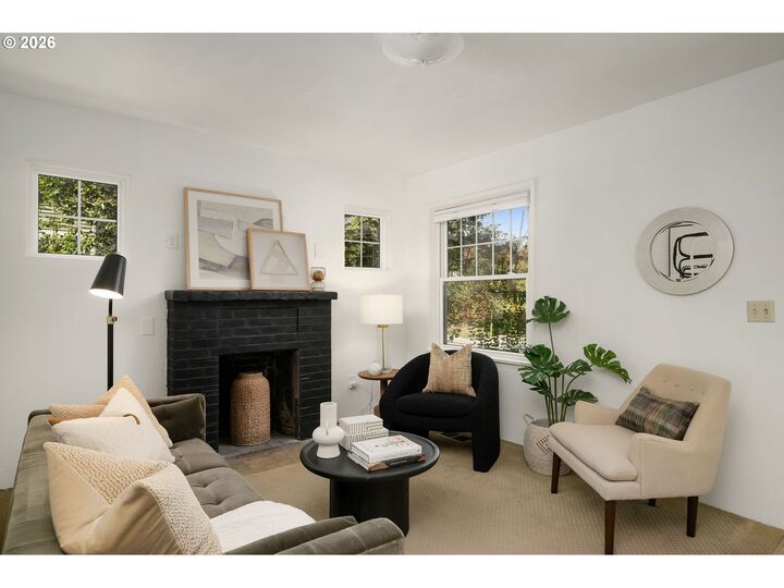 Property Photo:  4704 SE Madison St  OR 97215 