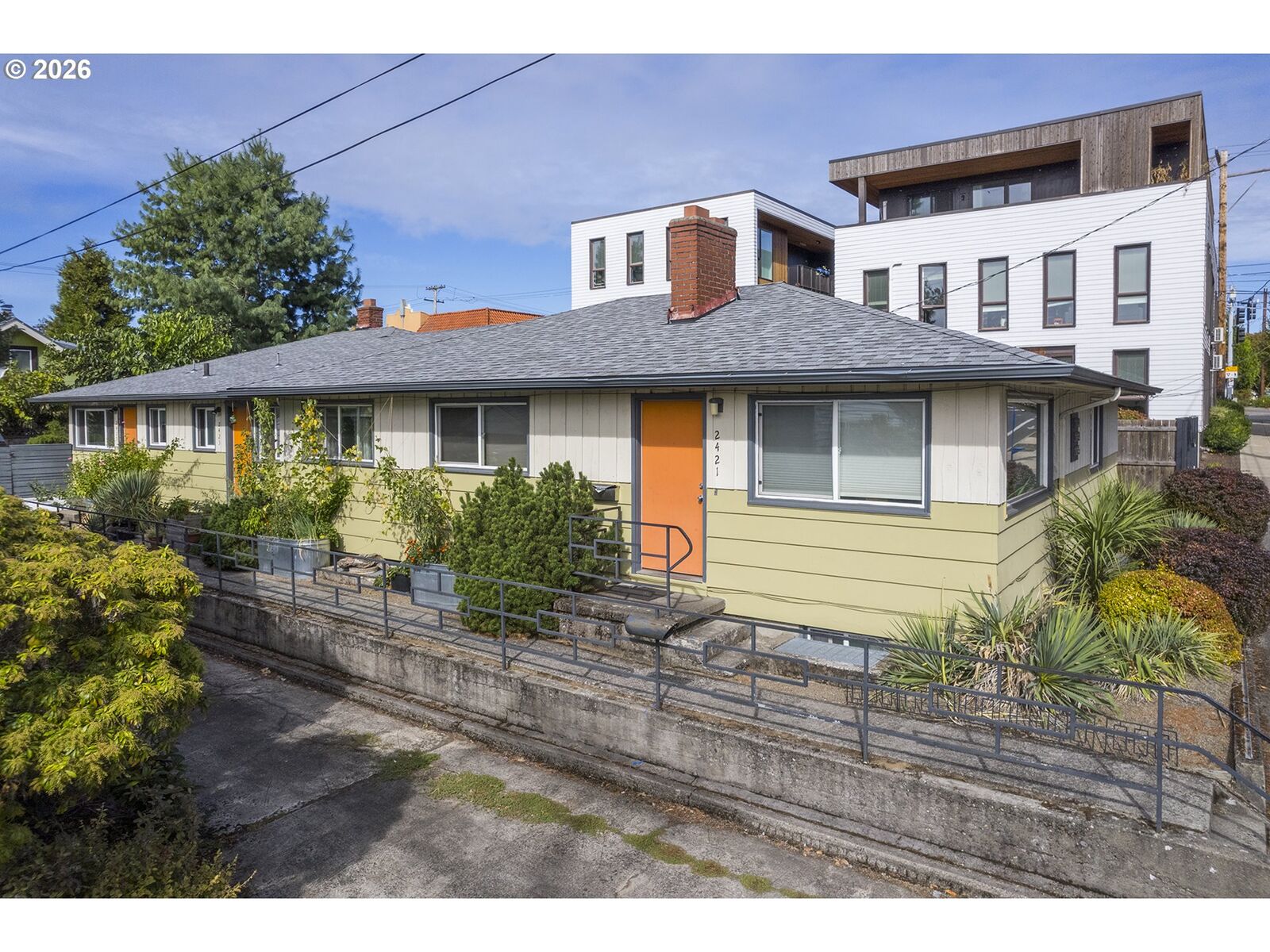 Property Photo: 2421 SE 52nd Ave OR 97206