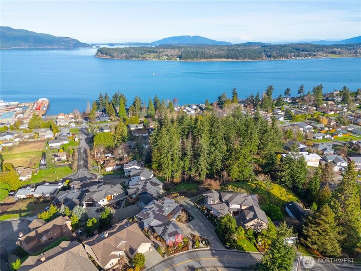Property Photo:  2712 B  17th Street  WA 98221 