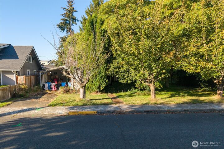 Property Photo:  615  5th Avenue SW  WA 98371 
