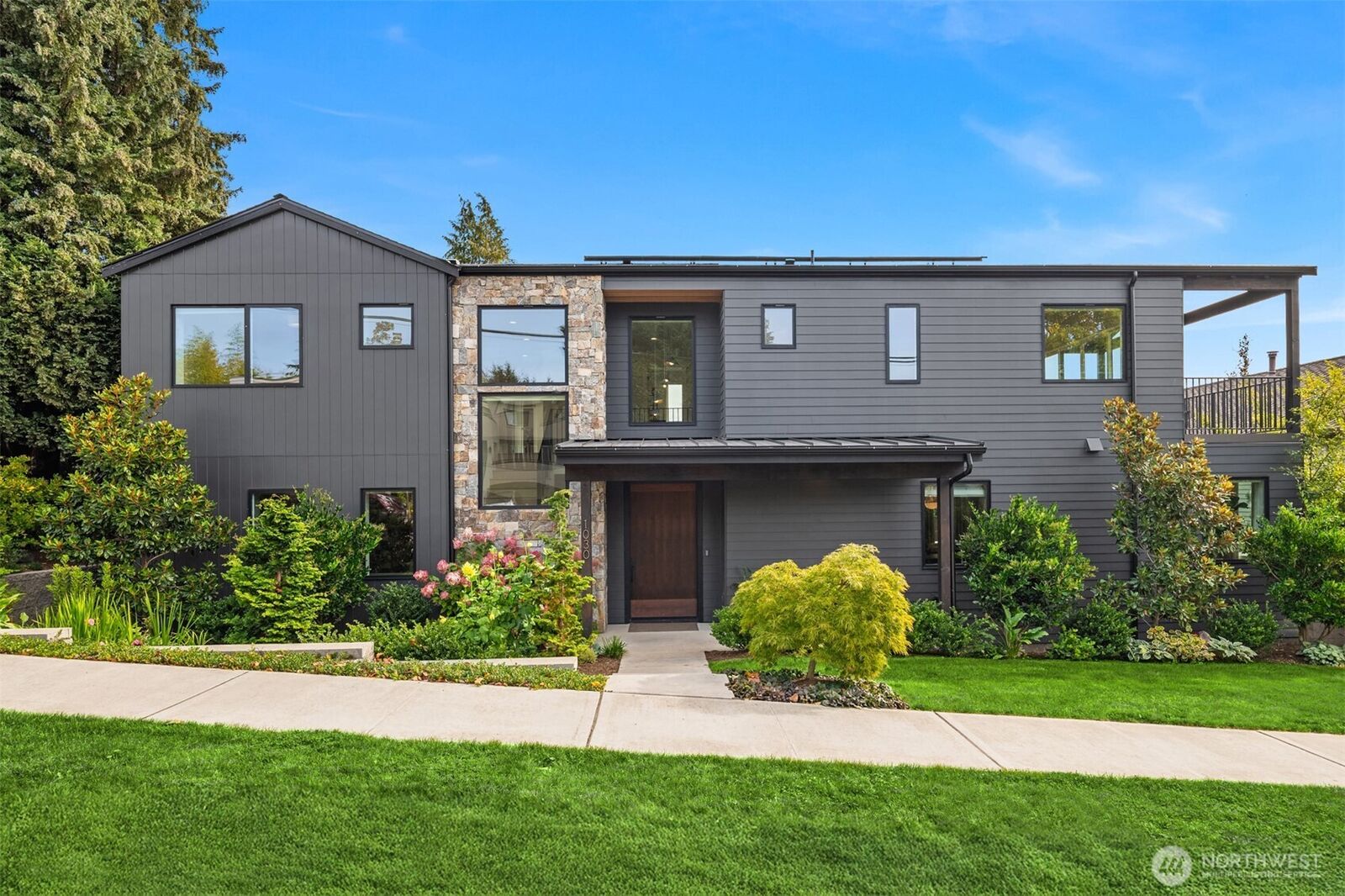 Property Photo:  1030  3rd Street  WA 98033 