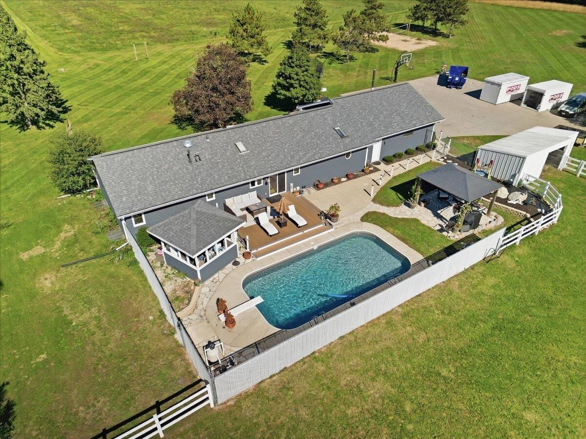 Property Photo: 2333 Fischer Road IL 61080