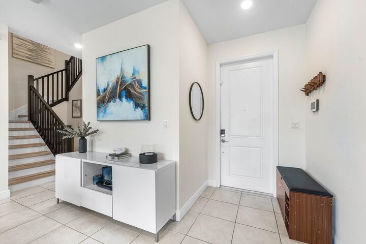Property Photo: 4392 Veleiros Avenue FL 33064