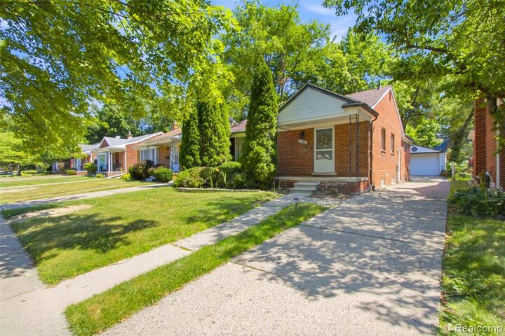 Property Photo:  9546 Hazelton Avenue  MI 48239 