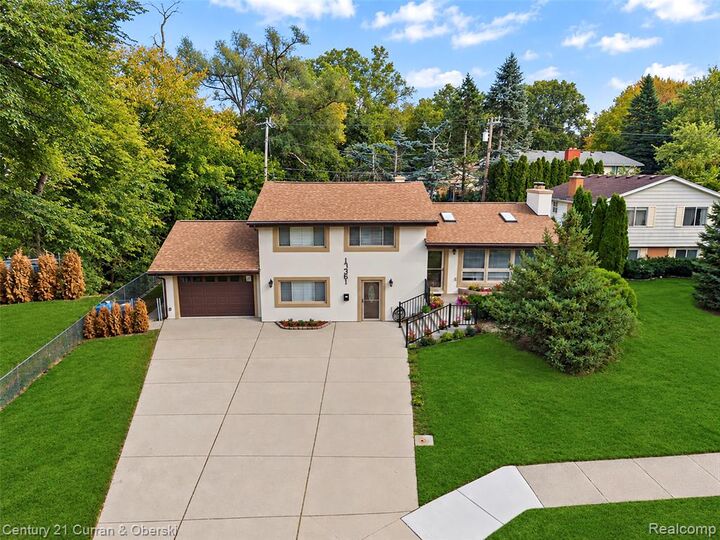 Property Photo: 17361 W Outer Drive MI 48127
