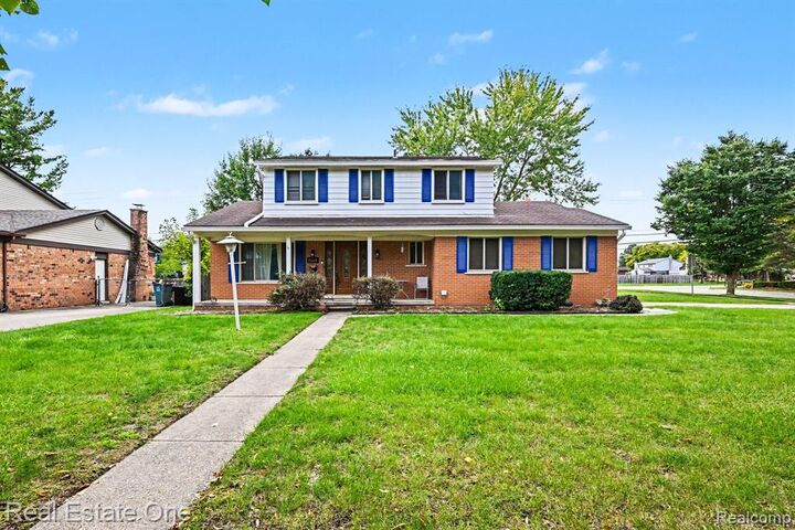 Property Photo:  2320 Greensboro Drive  MI 48085 