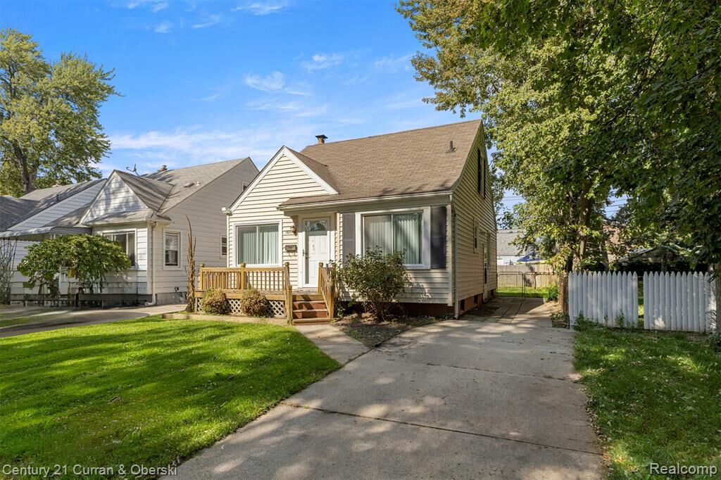 Property Photo:  1820 Buckingham Avenue  MI 48146 