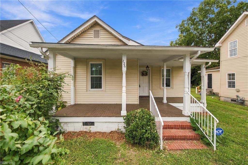 Property Photo:  226 King St  NC 27944 