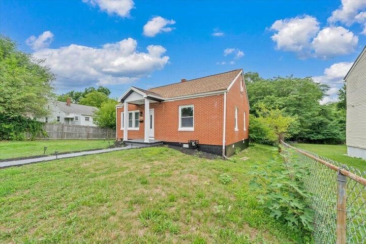 Property Photo:  2923 Courtland Rd NW  VA 24012 