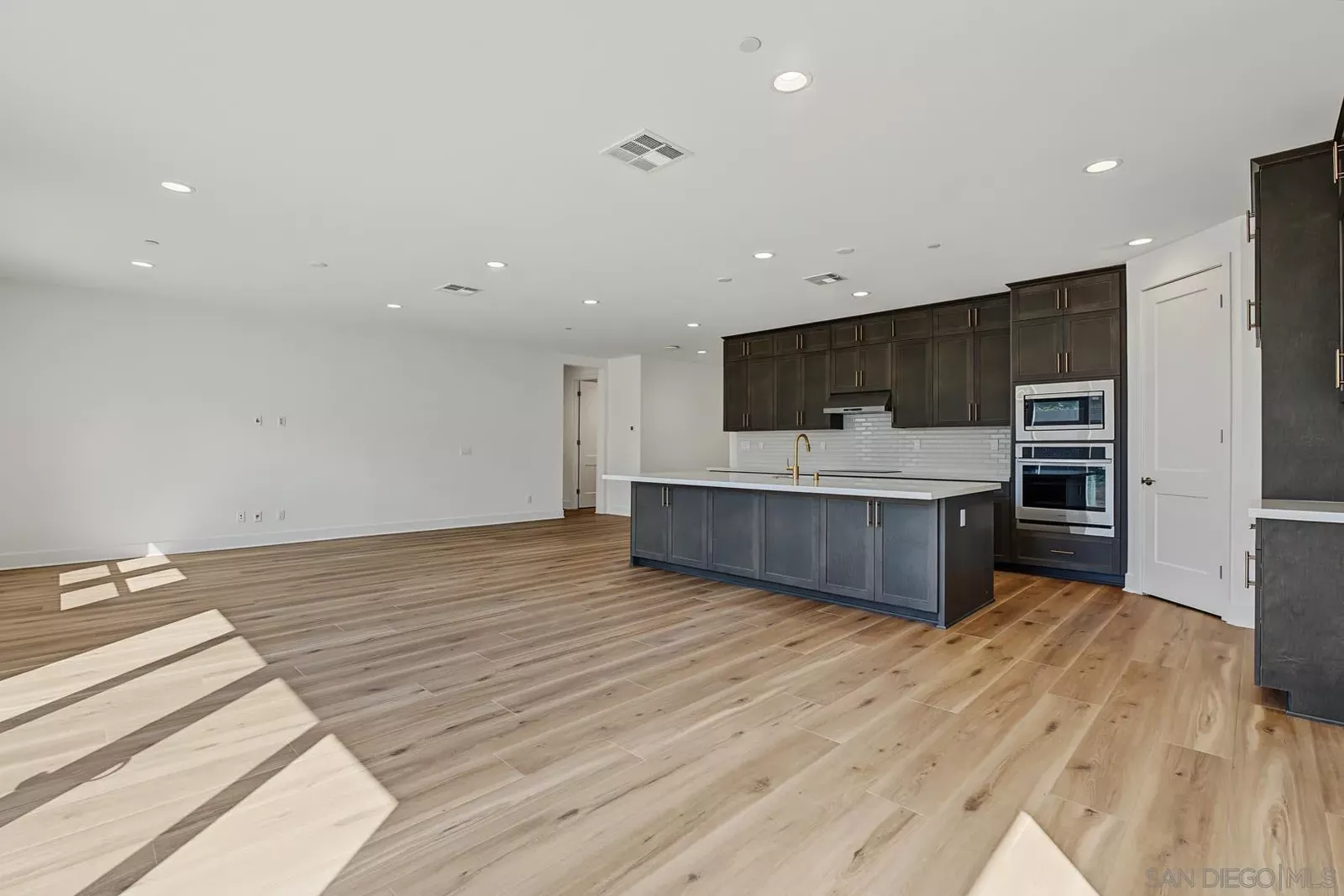 Property Photo: 3147 Smith Pl CA 92027