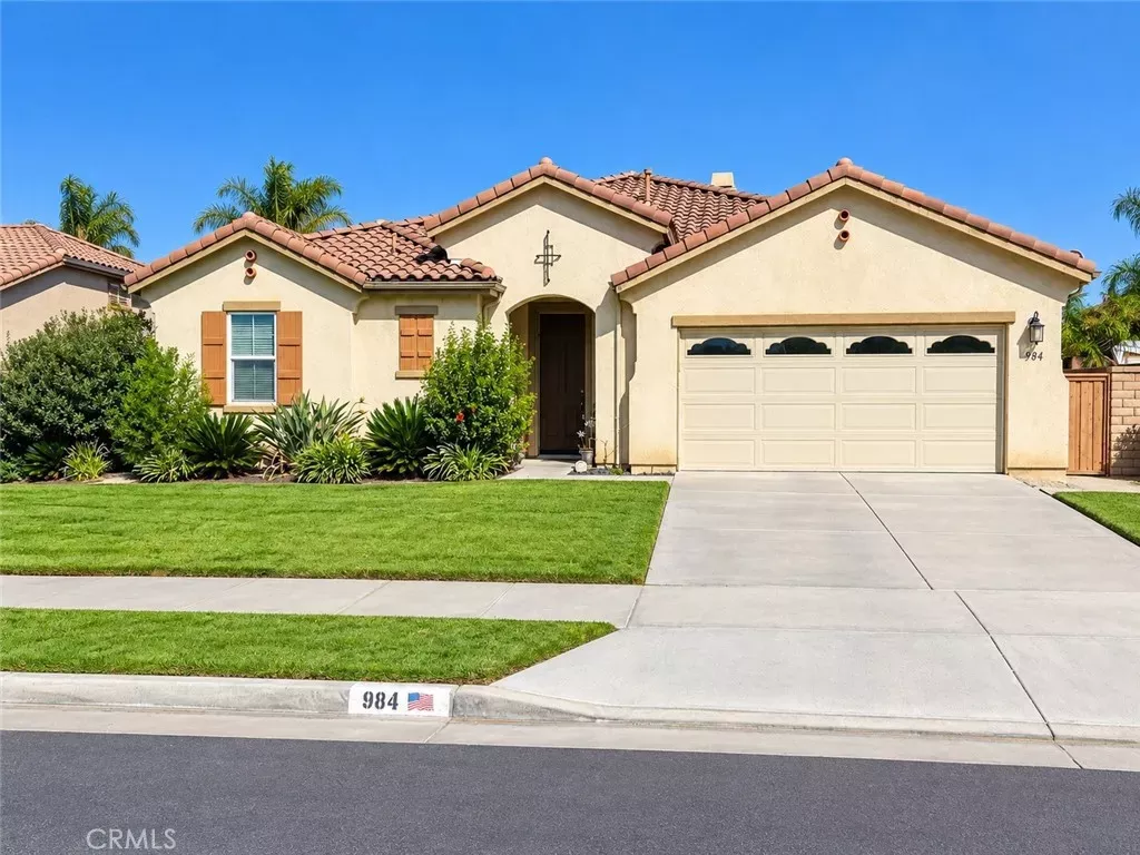Property Photo:  984 Paintbrush  CA 92545 