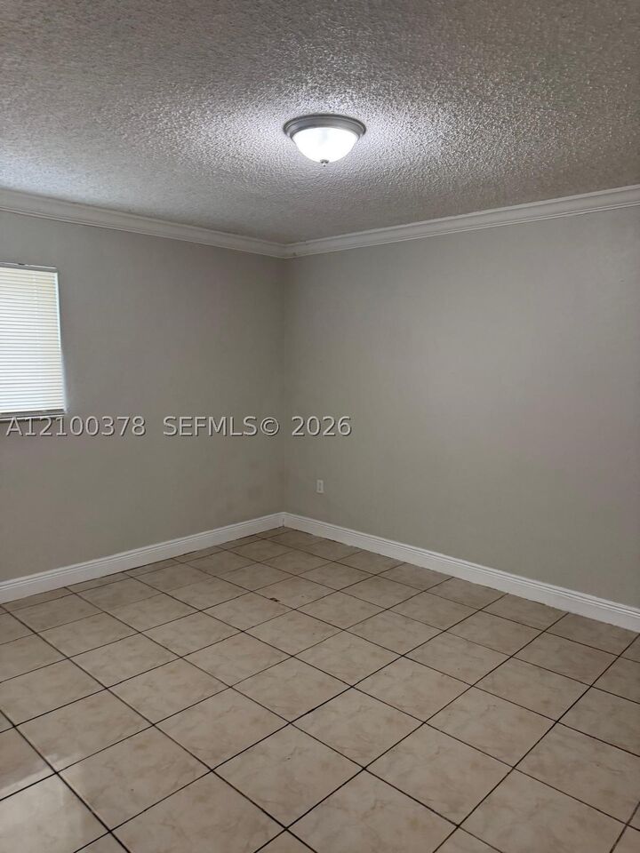 Property Photo:  16118 NE 21st Ave 1  FL 33162 