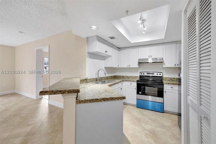 Property Photo: 2009 SE 10th Ave 302 FL 33316
