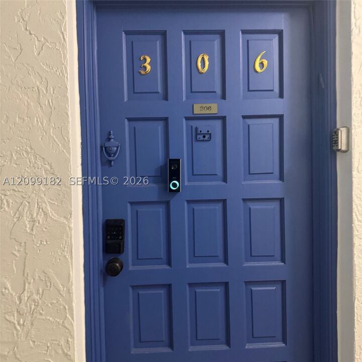 Property Photo:  5961 N Falls Cir Dr 306  FL 33319 